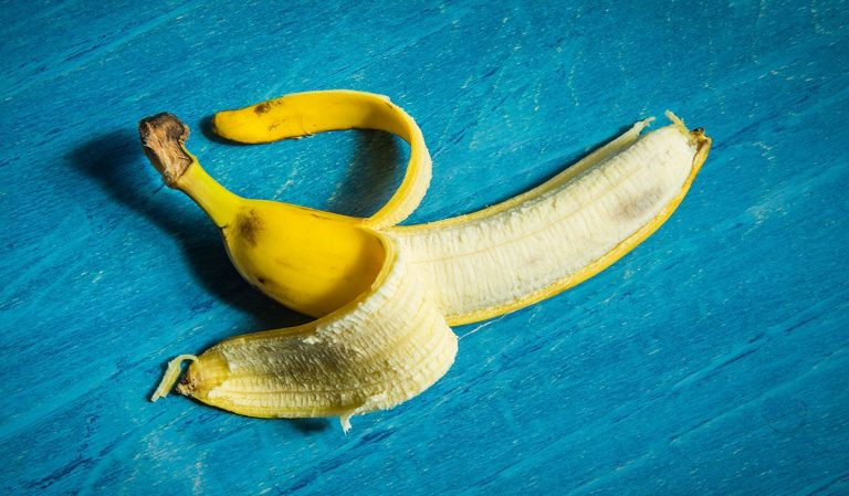 These Brilliant And Bizarre Banana Peel Hacks Can Help Boost Your ...